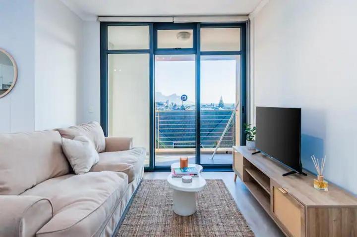 Apartment Trendy Surfers Corner With Mountain View *