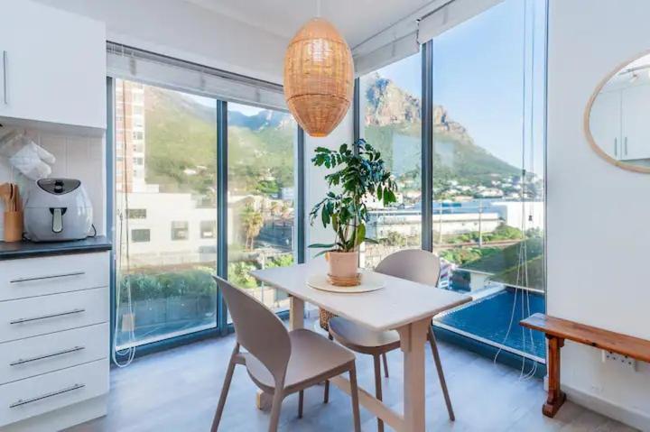 Trendy Surfers Corner With Mountain View Apartment *